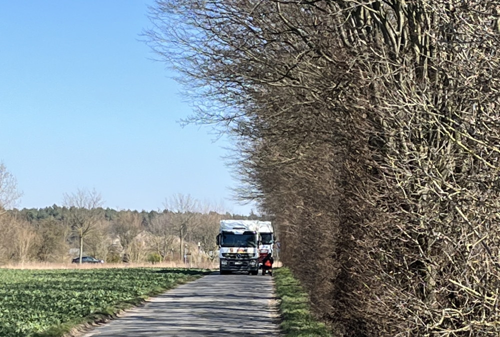 Ernteweg Dormagen gefährliche Situationen durch LKW